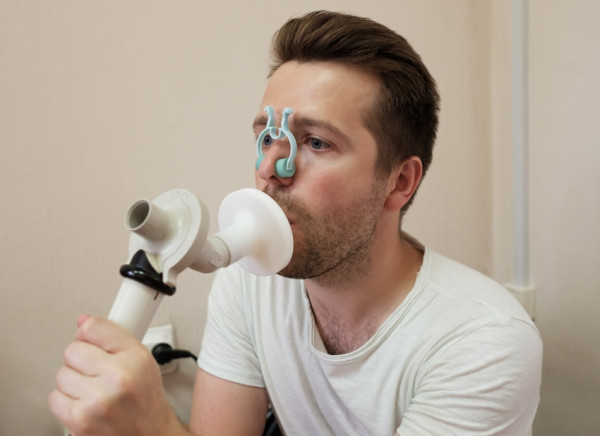 Man doing spirometry test