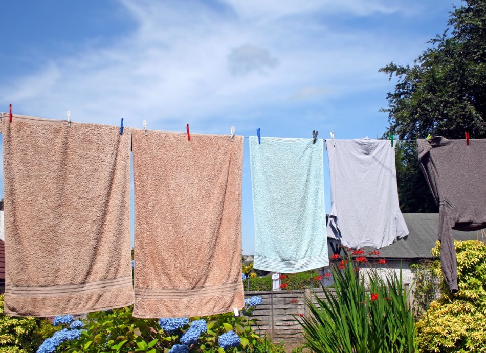 Laundry on washing line canva 950x690