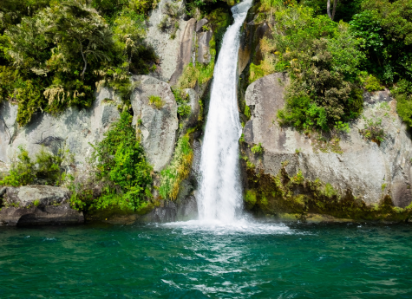 Otupoto waterfall New Zealand Unsplash
